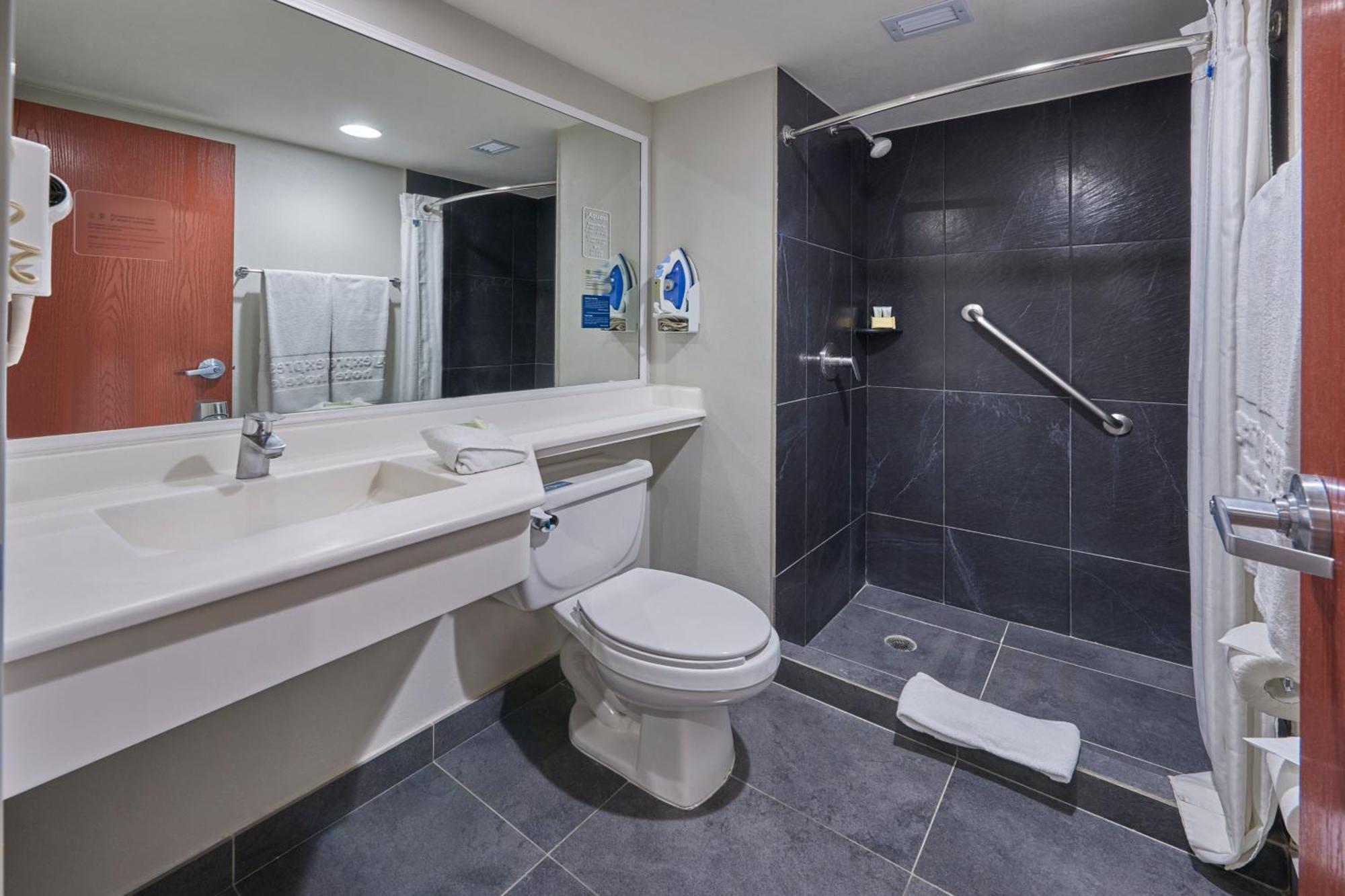 City Express By Marriott Ирапуато Екстериор снимка