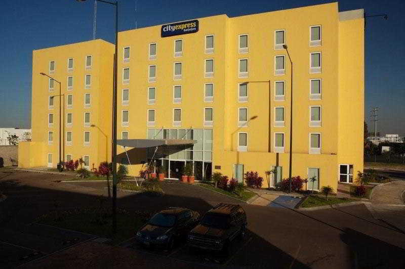 City Express By Marriott Ирапуато Екстериор снимка